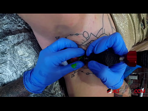 ❤️ Rendkívül tetovált hottie Sully Savage-nek van egy tetoválás a klitoriszán Minőségi szex at hu.naffuck.xyz